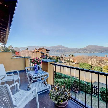 Lake View Pool In Holiday home Ranco