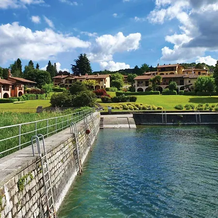 Lake View Pool In Holiday home *